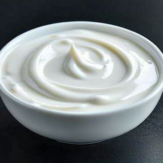 Jogurt z granola i owocami