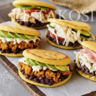 Kanapka arepa falafel