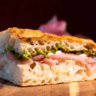 Delikatna Pola