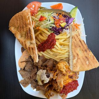 Talerz z kebabem mega frytki + mięso