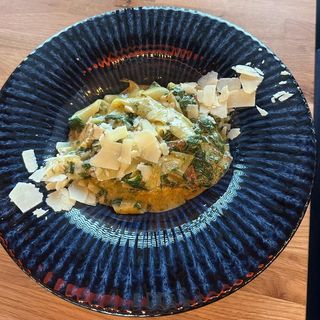 Pappardelle z kurczakiem, suszonymi pomidorami i szpinakiem