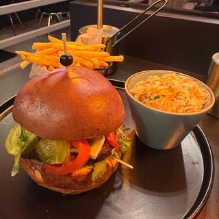 Burger wołowy king z soczystej wołowiny