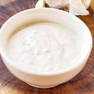 Sos czosnkowy
