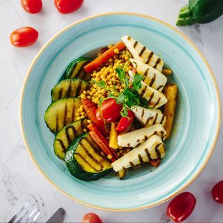 Wege kuskus z halloumi
