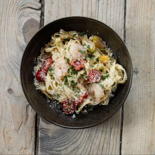 TAGLIATELLE Z KREWETKAMI