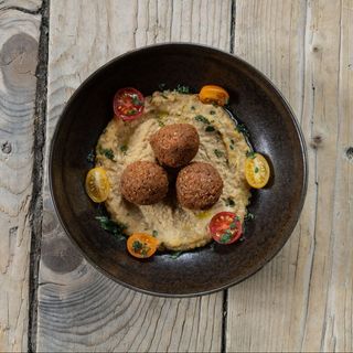 HUMMUS Z FALAFEL