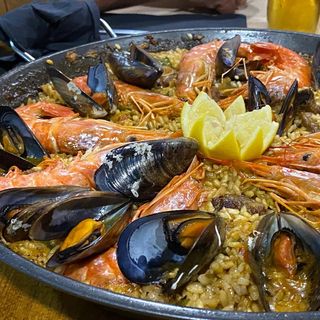 Paella Mista (carne e marisco) (2/3 pessoas)