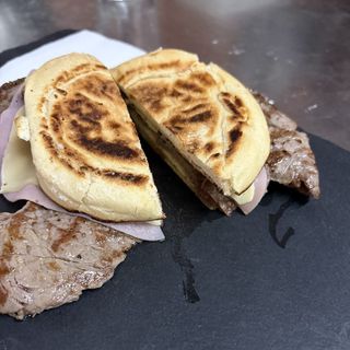 Prego no Bolo Do Caco