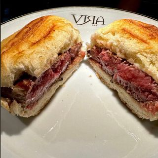 Prego de Lombo em Pão