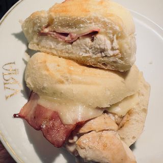 Prego de Frango em Pão