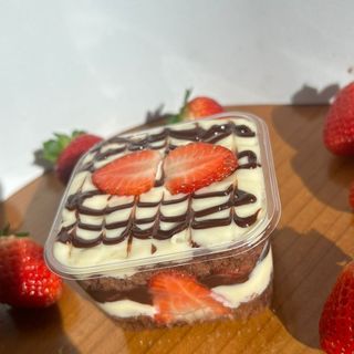 Nido, ganache de chocolate meio amargo e morangos 