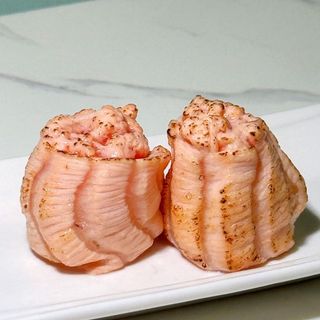 Gunkan de Salmão Braseado 