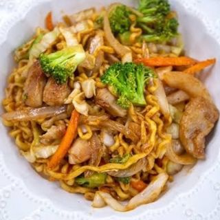 Yakisoba de frango 