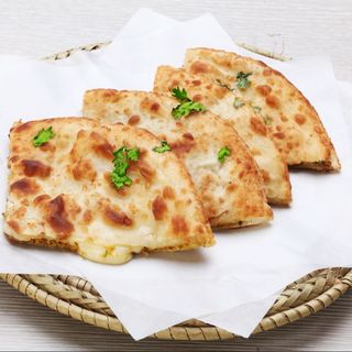 Cheese naan