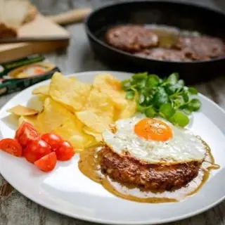 Hambúrguer com Ovo Estrelado