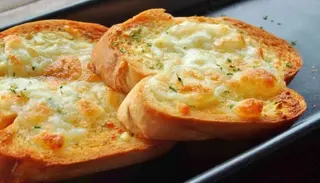 Pão com Manteiga e Alho