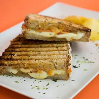 Tosta de Alheira, Queijo e Mel