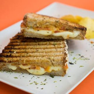 Tosta de Alheira, Queijo e Mel