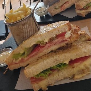 Tosta de Torresmos e Queijo para Um