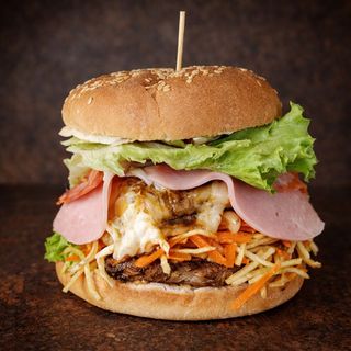 Hambúrguer À Moda Angolana