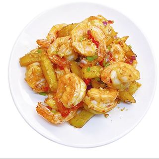 24. Camarão com batata com sal e pimenta 