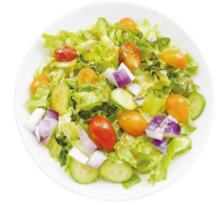 63. Salada(com alface, pepino, tomate cereja e cebola roxa)