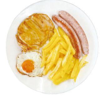 64. Salsichas, ovo frito, arroz e batatas fritas
