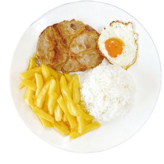 68. Costeleta de porco, ovo frito, arroz e batatas fritas