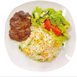 74. Costeleta de porco, arroz chão-chão, salada 
