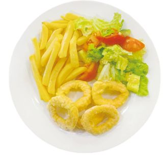 81. Aneis de calamar fritos, batatas fritas, salada 