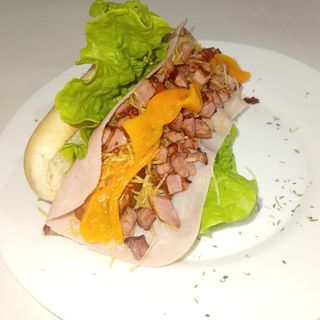 Cachorro com Alface e Tomate