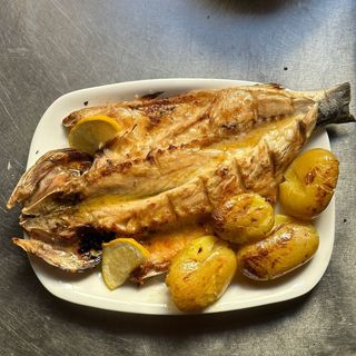 Robalo Grelhado no Carvão