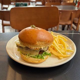 Cheeseburguer Café Bar