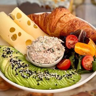 Seleção da Manhã com Salada de Atum