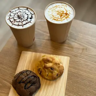 Latte Break (2 chunky cookies + 2 coffee latte)