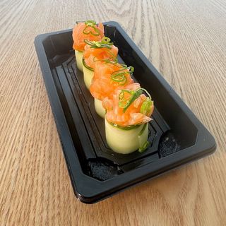 Gunkans de Pepino com Salmão