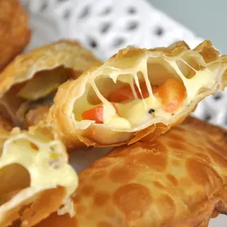Pastel de Queijo Com Bacon