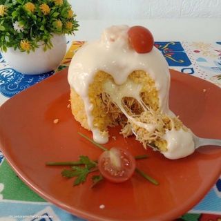Cuscuz de Frango e queijo