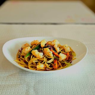 Noodles Mistos de Frango e Camarão