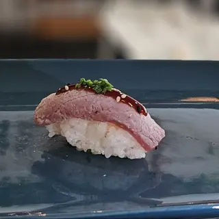 Nigiri de Atum Braseado (4 un.)