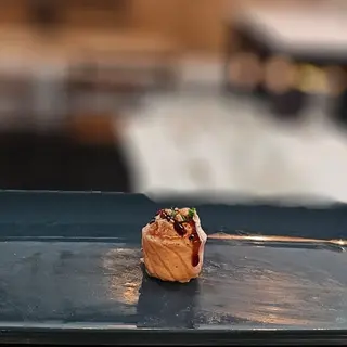 Gunkan de Salmão Braseado (4 un.)