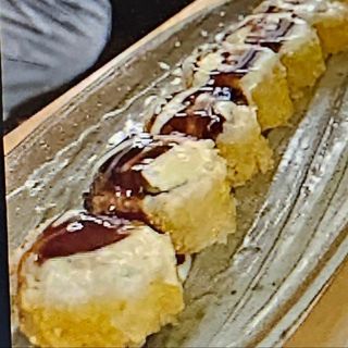 Hot Uramaki de Salmão e Abacate (8 un.)