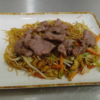 Massa de arroz com bife