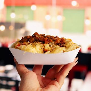 Batata Frita com Cheddar e Bacon