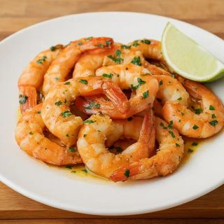Camarão ao Alho e Óleo com Batata Frita