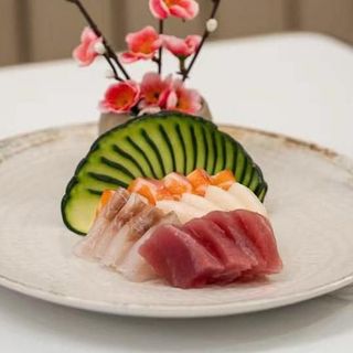 610.Sashimi Mix (16 peças)