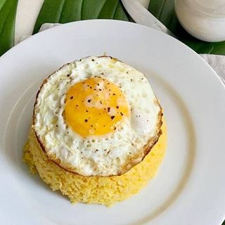Cuscuz Ovo e Queijo