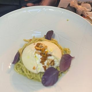 Spaghetti al Pesto e Burrata