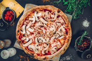 Pizza Prosciutto e Funghi