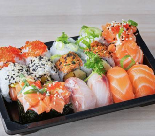 S21. Futomaki de Salmão 12 Peças